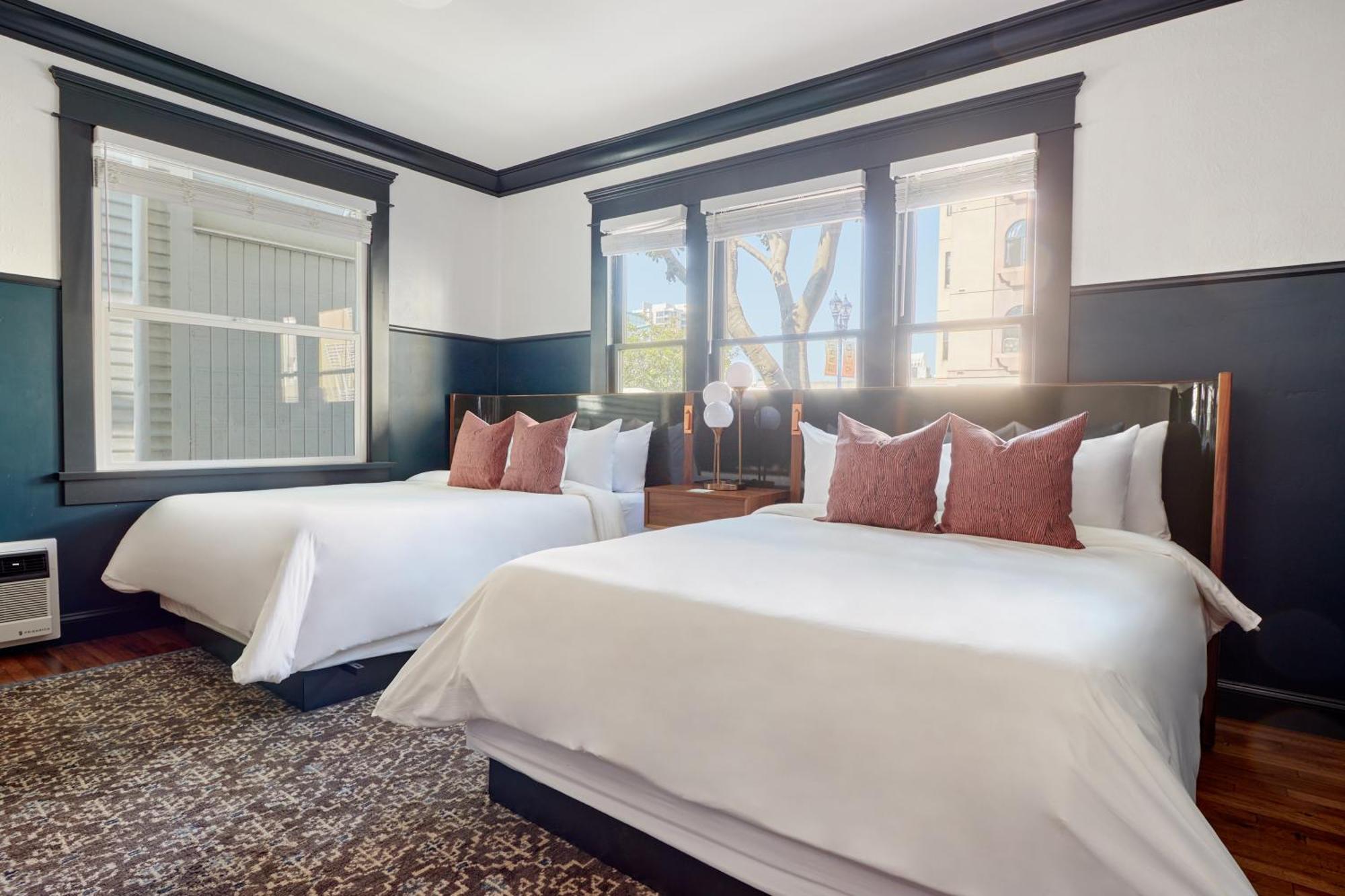 The Davis Downtown San Diego Room photo