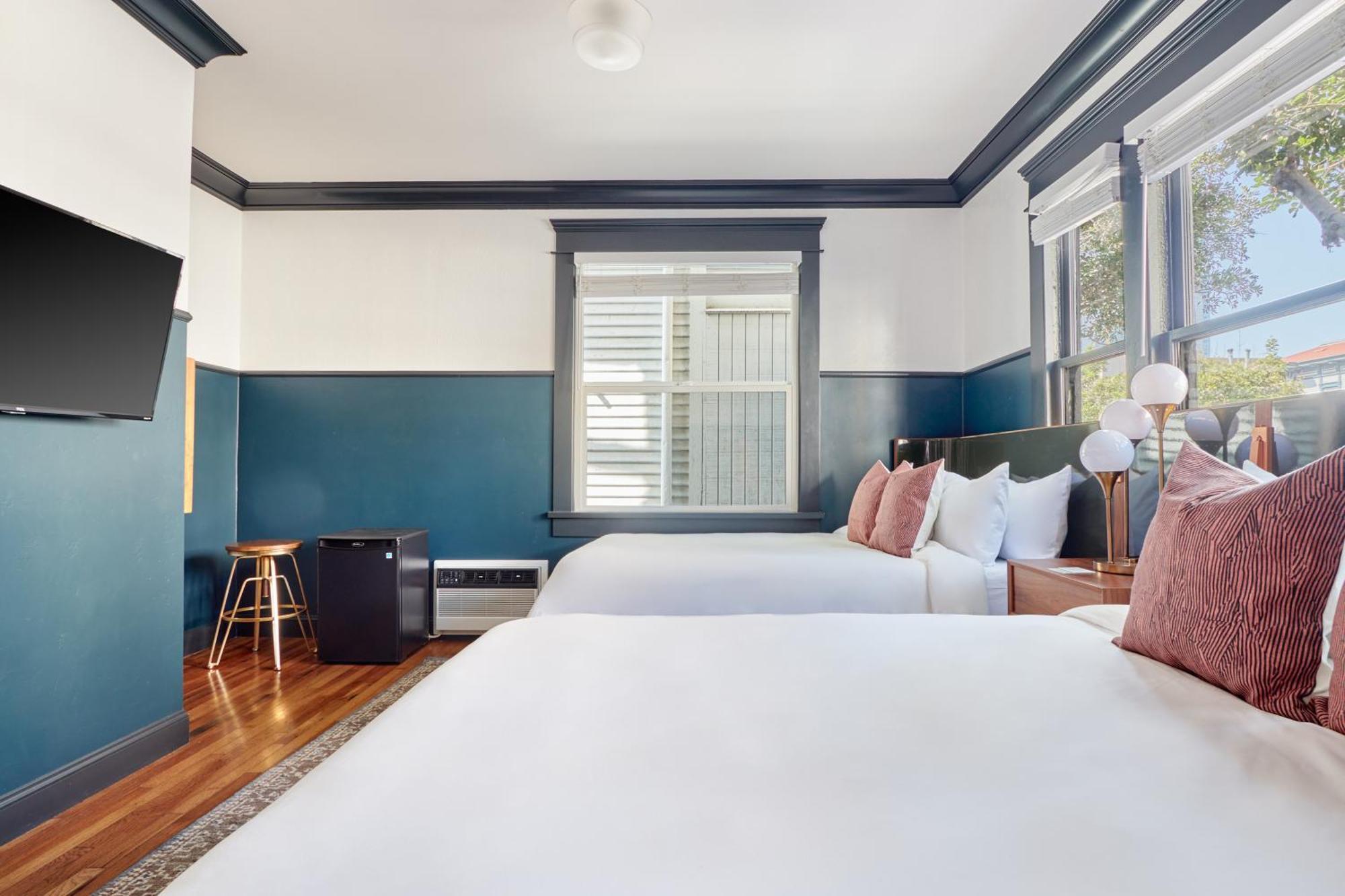 The Davis Downtown San Diego Room photo